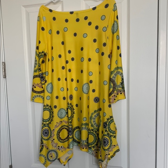 White Mark Yellow Patterned Women's Top - Picture 2 of 7